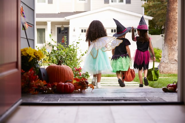 three-children-in-halloween-costumes-trick-or-trea-2021-08-26-16-12-51-utc (1)